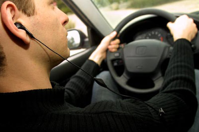 Le kit mains libres bientôt interdit au volant